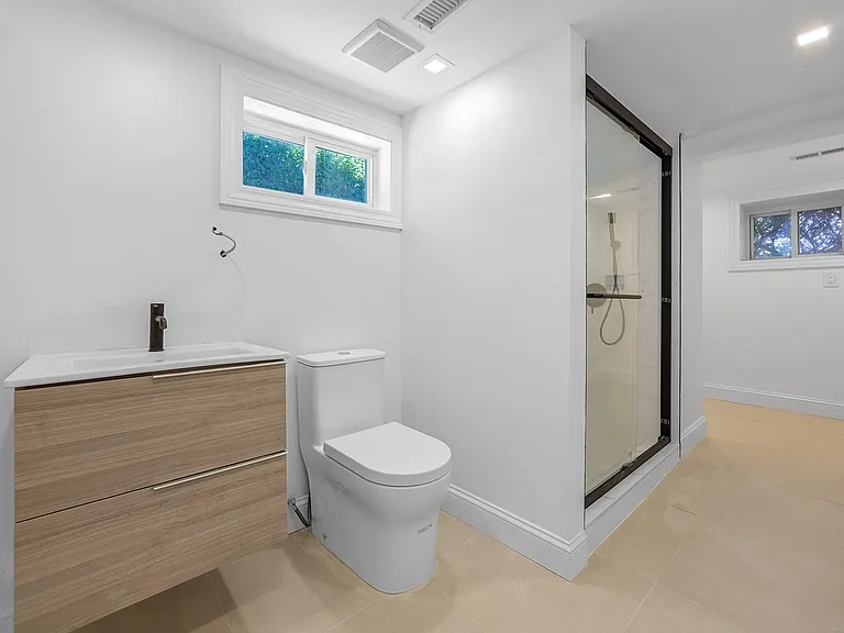 135 E Linden Ave — Photo 21