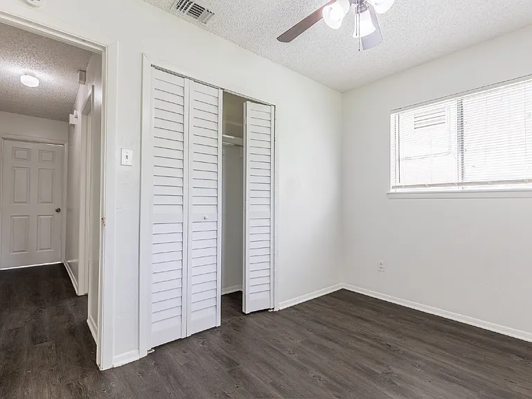 4910 Tennyson Dr — Photo 16