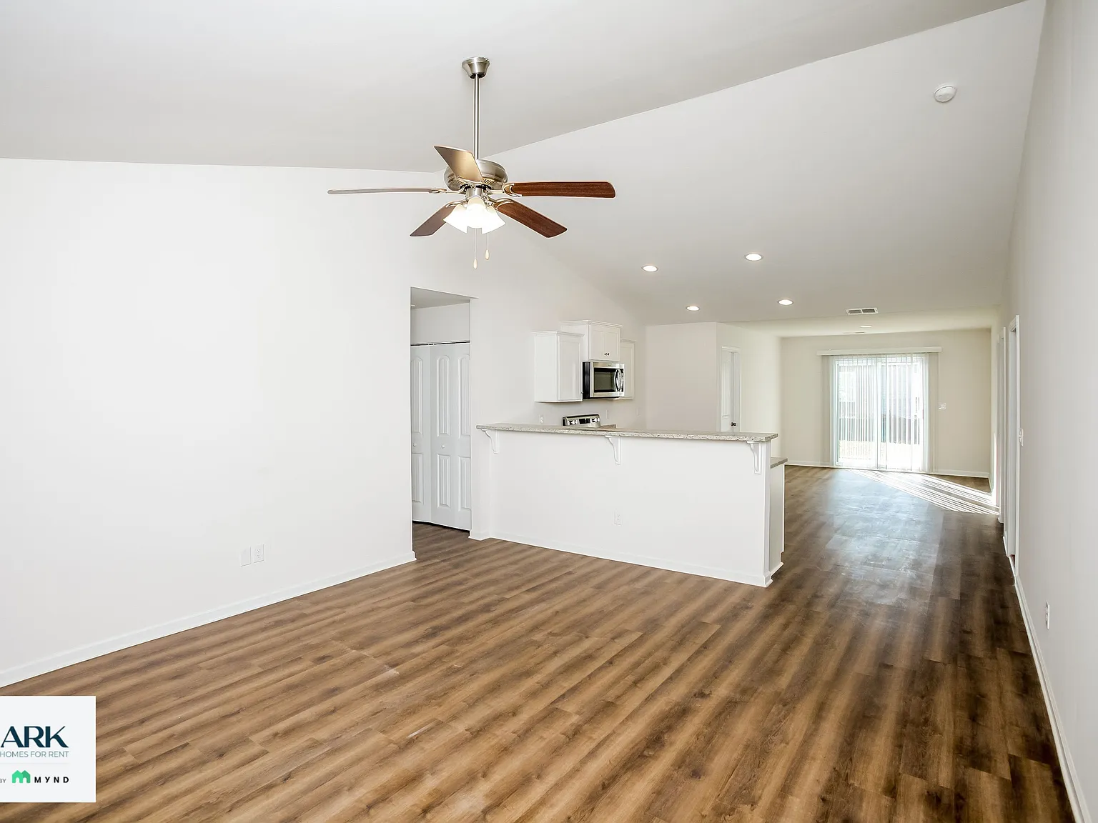 3 bed, 2.0 bath, 1300 sqft, $1,703 — Photo 4