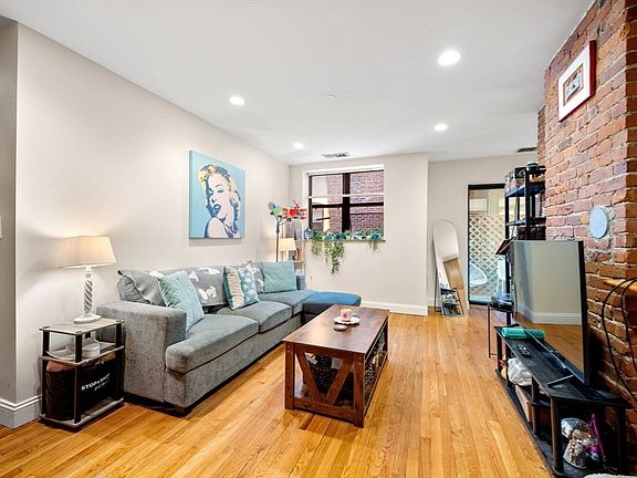 3rd image of 95 Gainsborough St APT 307