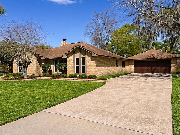 2nd image of 62 Raintree Ct