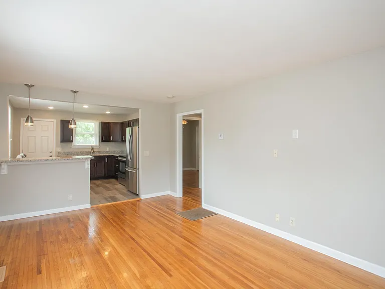 1003 Gwynn Dr #B — Photo 4
