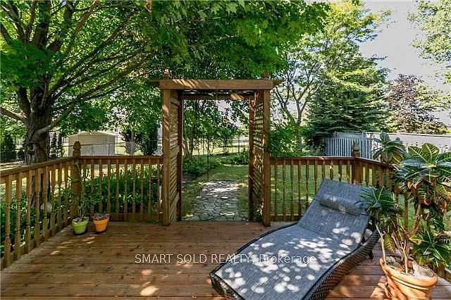 704 Foxcroft Blvd — Photo 16