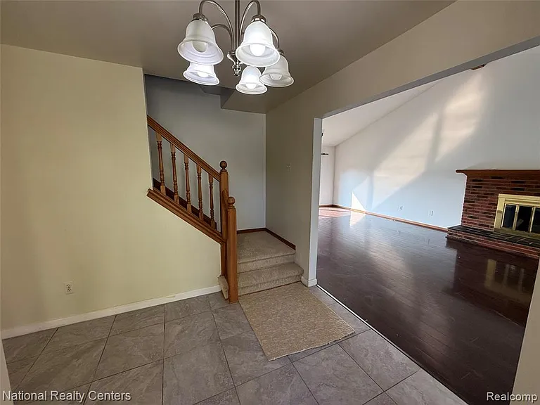 5164 Crowfoot Dr — Photo 6