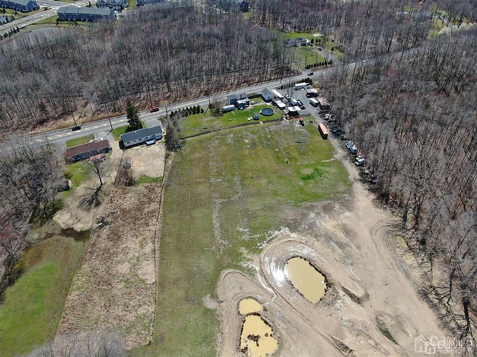 2nd image of 533 Texas Rd