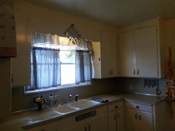 3rd image of 5911 Broad View Ave NE