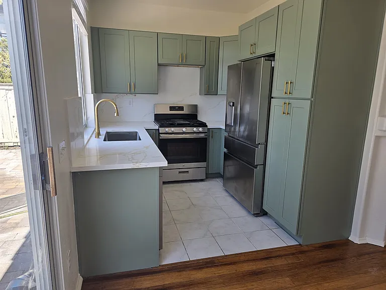 8275 Gold Coast Dr #6 — Photo 2