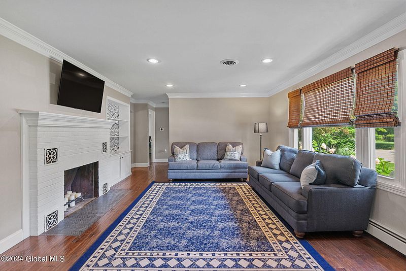 2nd image of 7 Elizabeth Lane