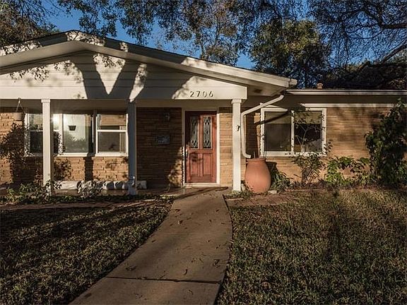 3rd image of 2706 Twin Oaks Dr