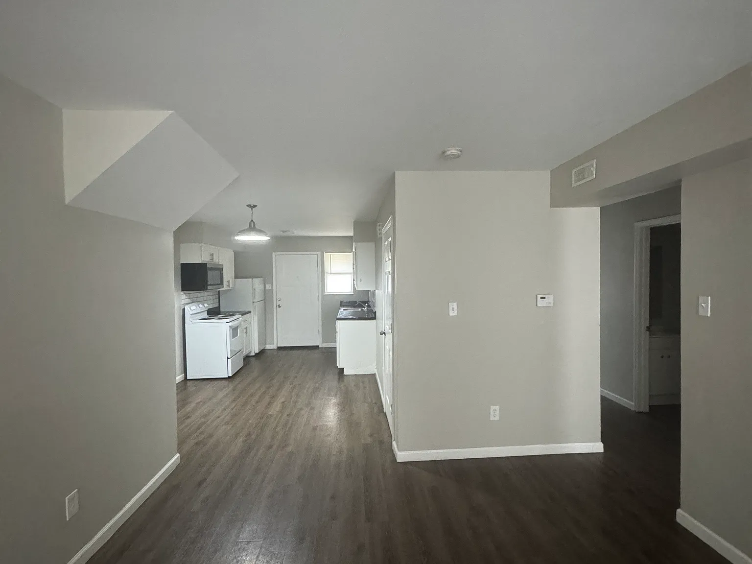 2 bed, 1.5 bath, 1000 sqft, $950 — Photo 1