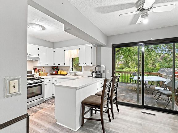 3rd image of 10048 Upton Rd