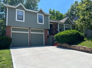 1205 E Pineview St, Olathe, KS 66061