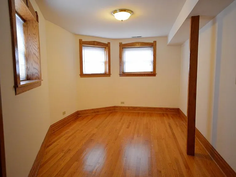 2116 W Berteau Ave #1 — Photo 8