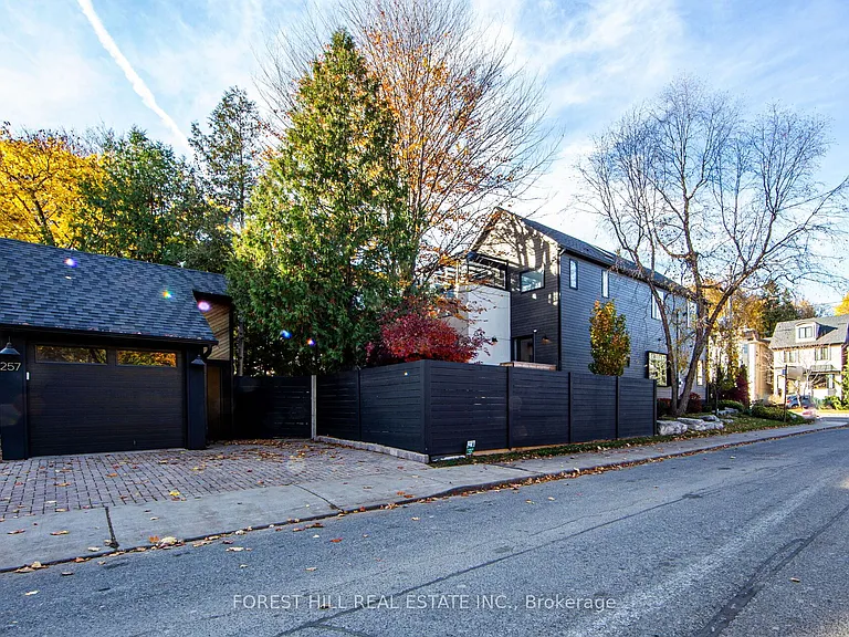 257 Manor Rd E — Photo 50