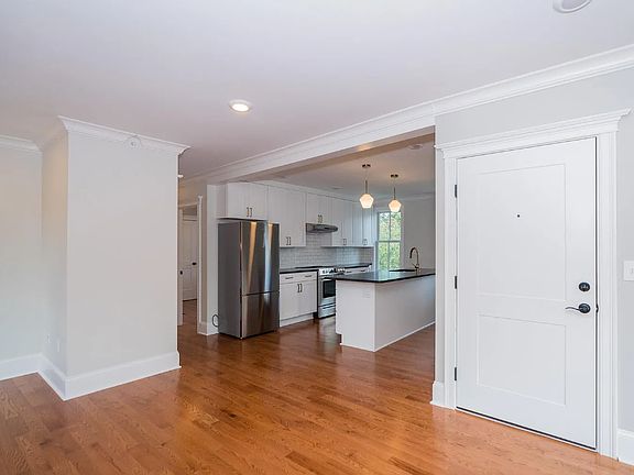 2nd image of 109 Washington St APT 2