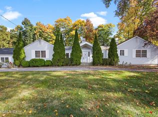 21 Dawn Harbor Ln, Riverside, CT 06878