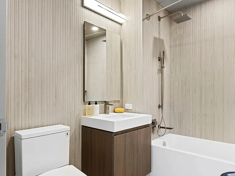644 E 14th St #809 — Photo 7