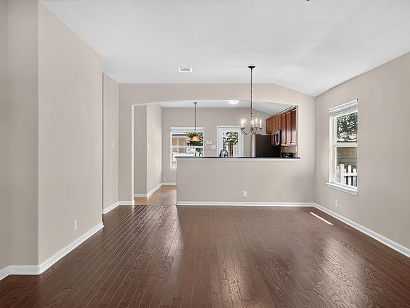 5th image of 1504 Rices Crossing Ln