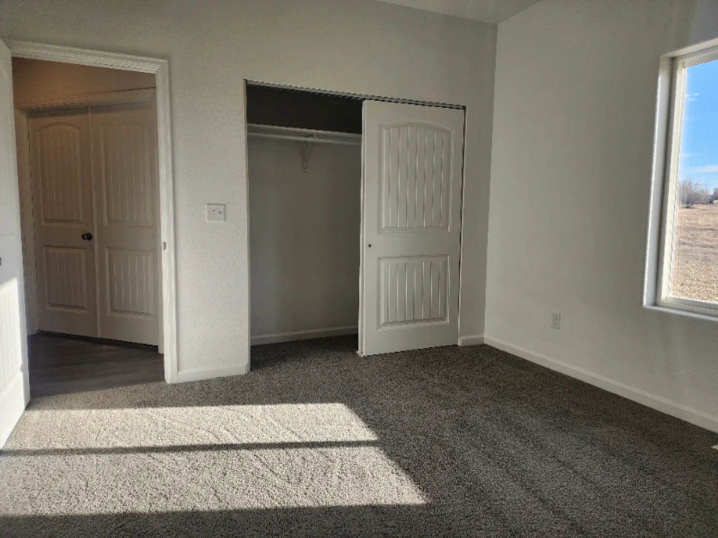 710-712 E Hahns Peak — Photo 3
