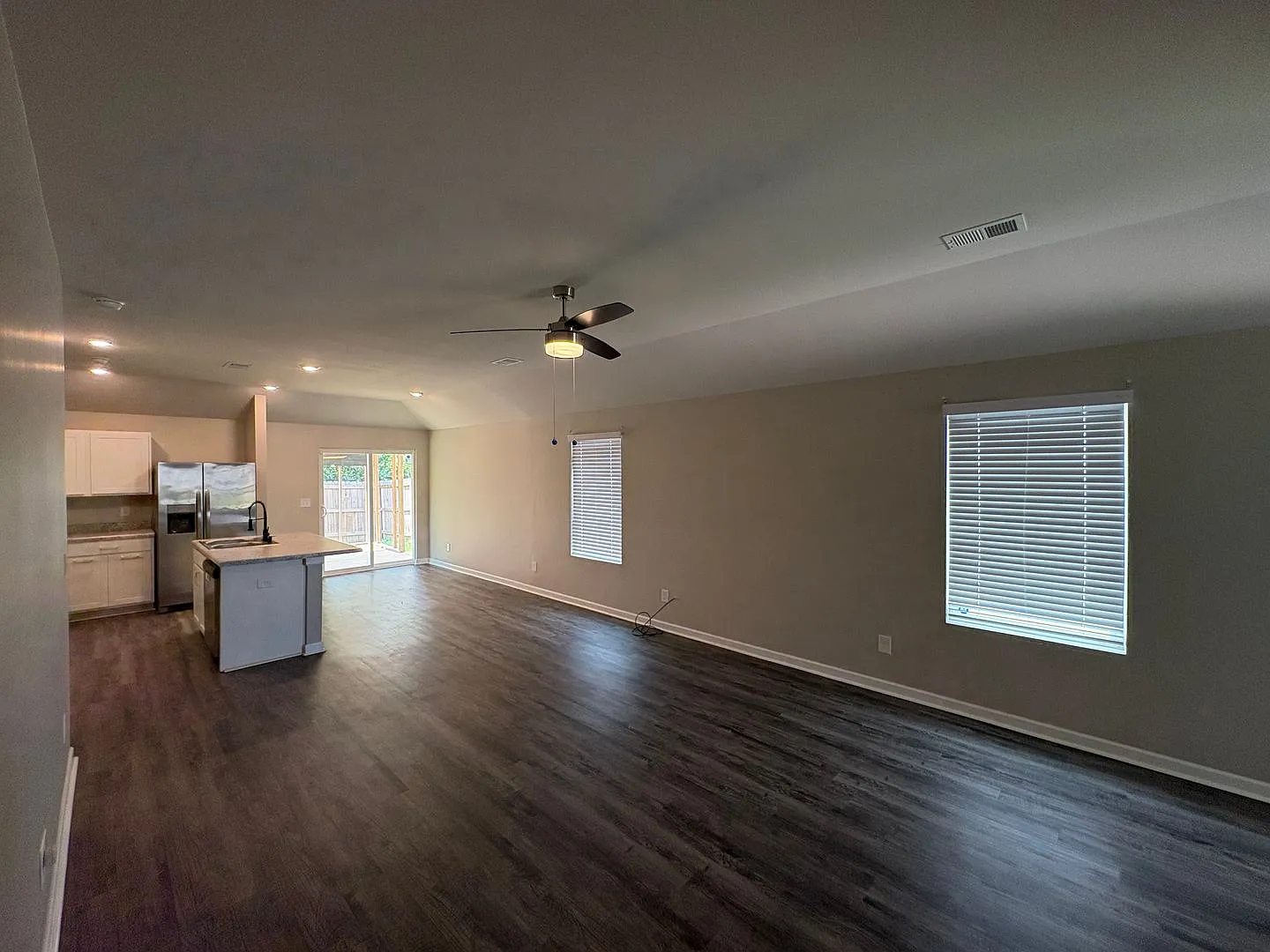 3 bed, 2 bath available for rent now! — Photo 4