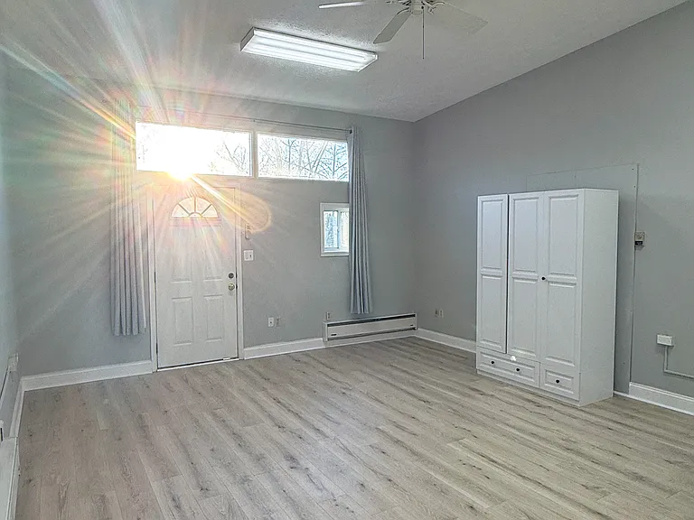 322 Main St #1R — Photo 3