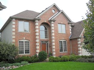602 Carlisle Ct, Sugar Grove, IL 60554