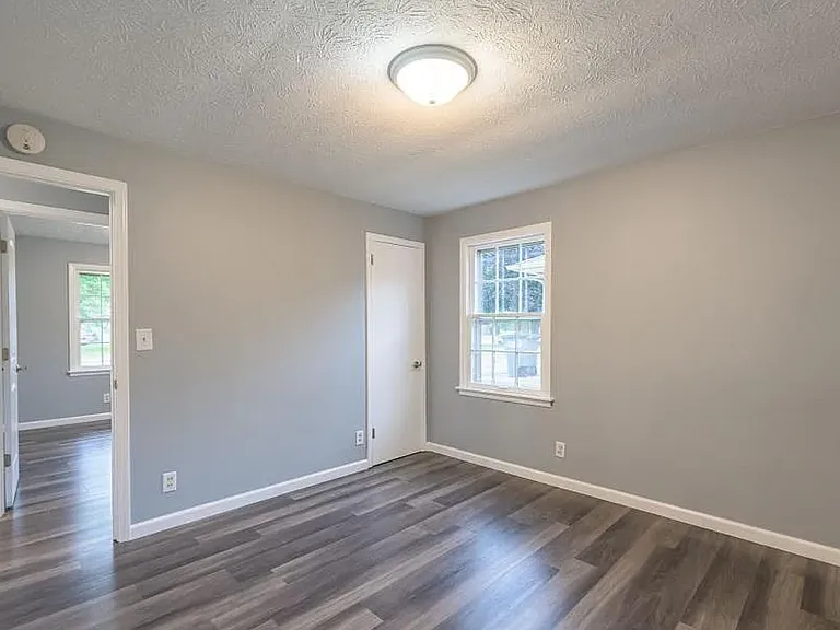 1125 Windsor Dr — Photo 9