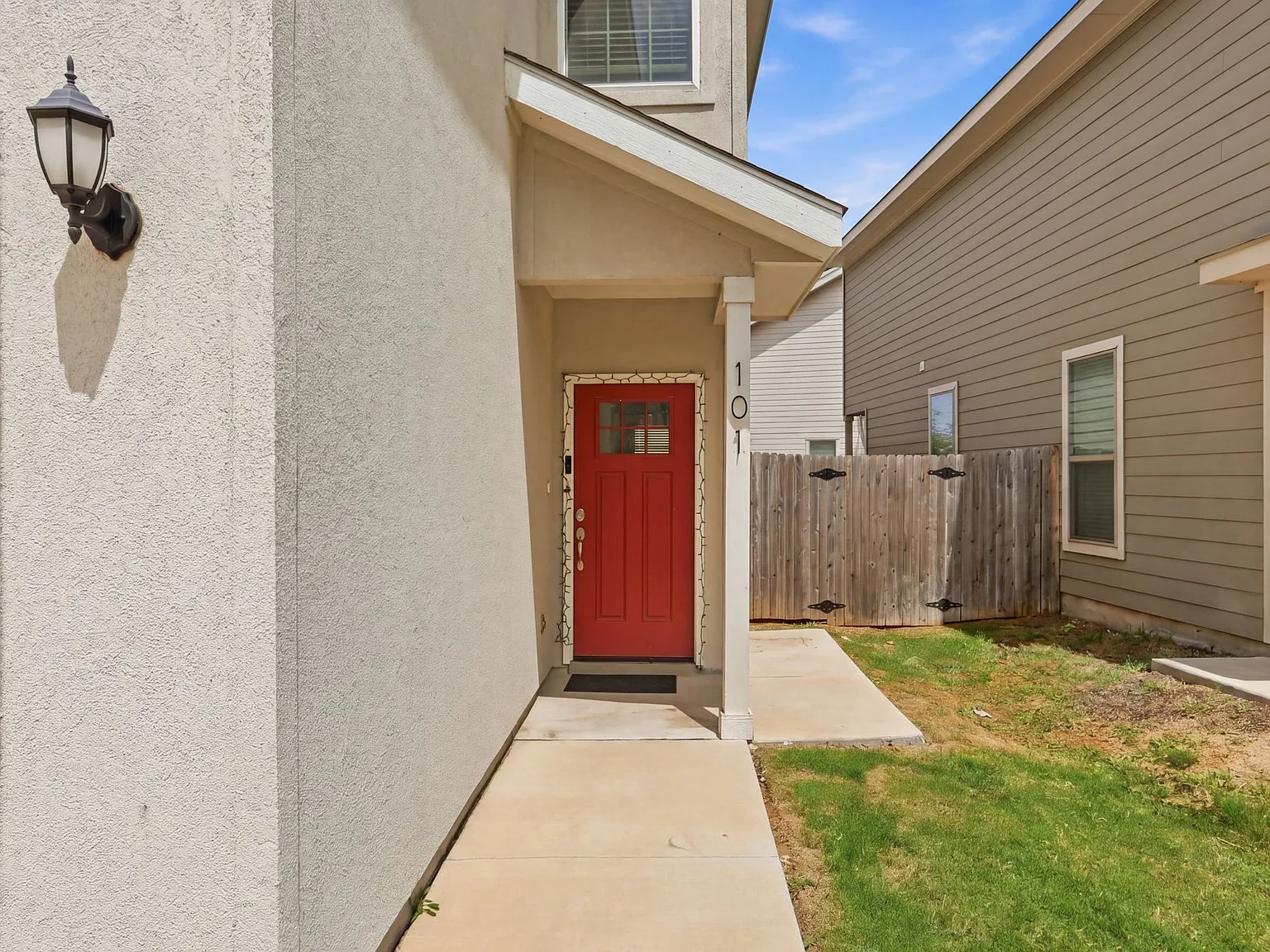3 bed, 2.5 bath, 1505 sqft, $1,800 — Photo 2