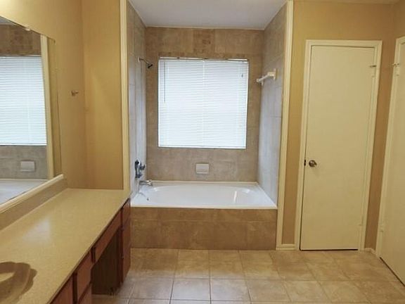 4th image of 1035 Timberloch Dr #1