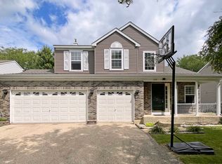 2048 Norwich Dr, Bartlett, IL 60103