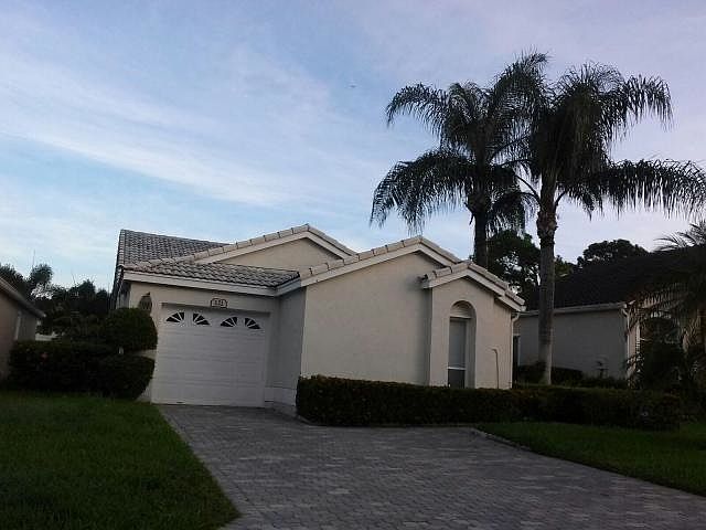 1st image of 121 Rosewood Ln