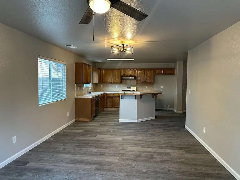 4106 W Prospect Ave — Photo 6