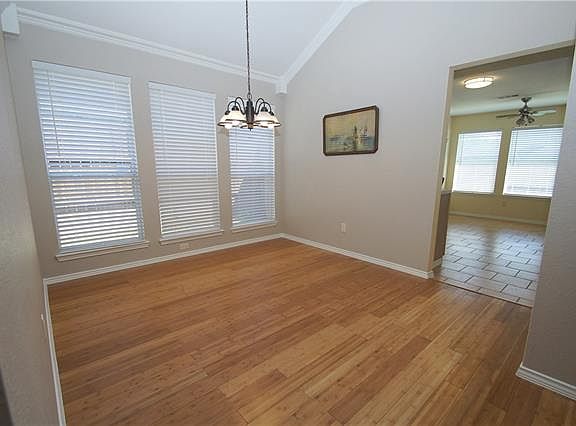 3rd image of 744 Oak Dale Ave