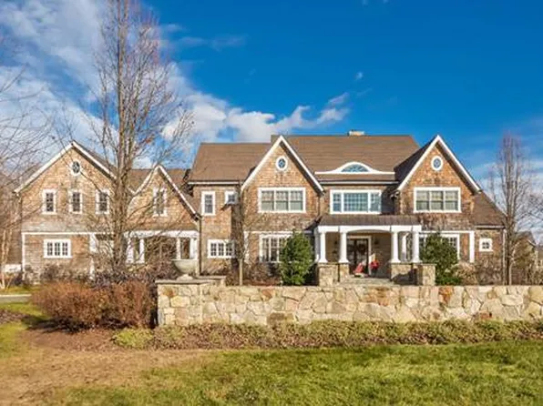 1 Mapleview Ln, Danbury, CT 06811