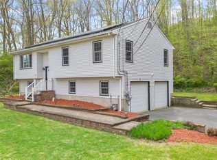 2 Savoy St, East Haven, CT 06513