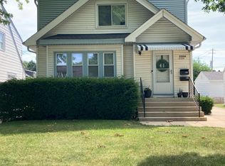 2326 N 68th St, Wauwatosa, WI 53213
