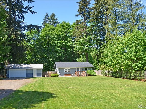 A gate between house and garage/shop goes to a completely fenced in back yard.