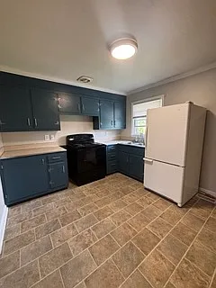 204 Gregory Ave #B — Photo 3