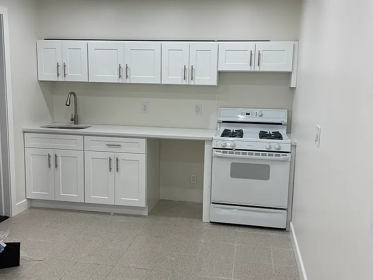 27 Washington Ave #B — Photo 3