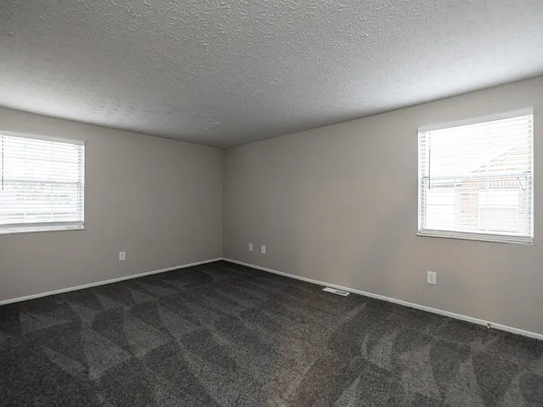 TOWNHOMES AT MCNAUGHTEN — Photo 23