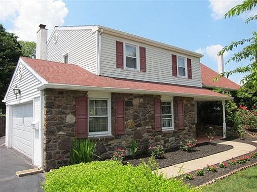2nd image of 298 Andrew Dr