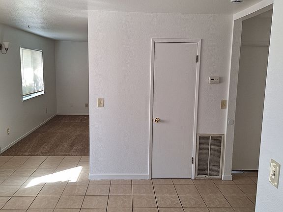 5th image of 510 E Vine St APT M