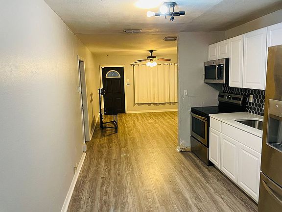 4th image of 4211 E Yukon St
