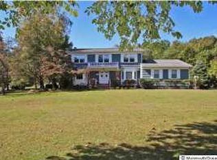 8 Country Ln, Manalapan, NJ 07726
