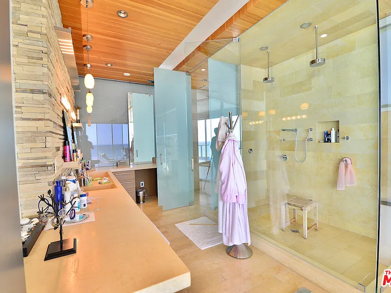 24826 Malibu Rd — Photo 16