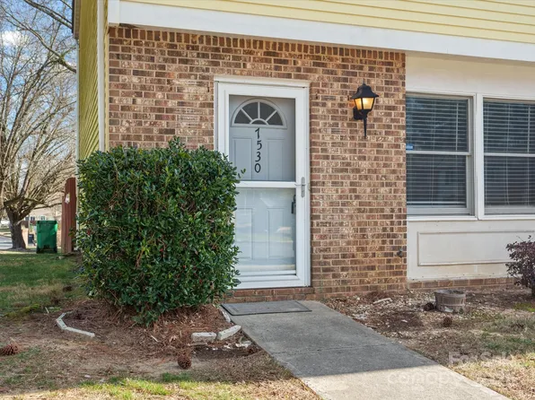 7530 Holly Grove Ct, Charlotte, NC 28227