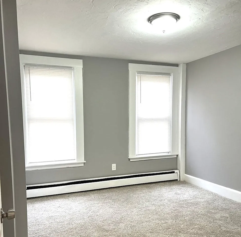 3 bed, 1200 sqft, $1,900 — Photo 4