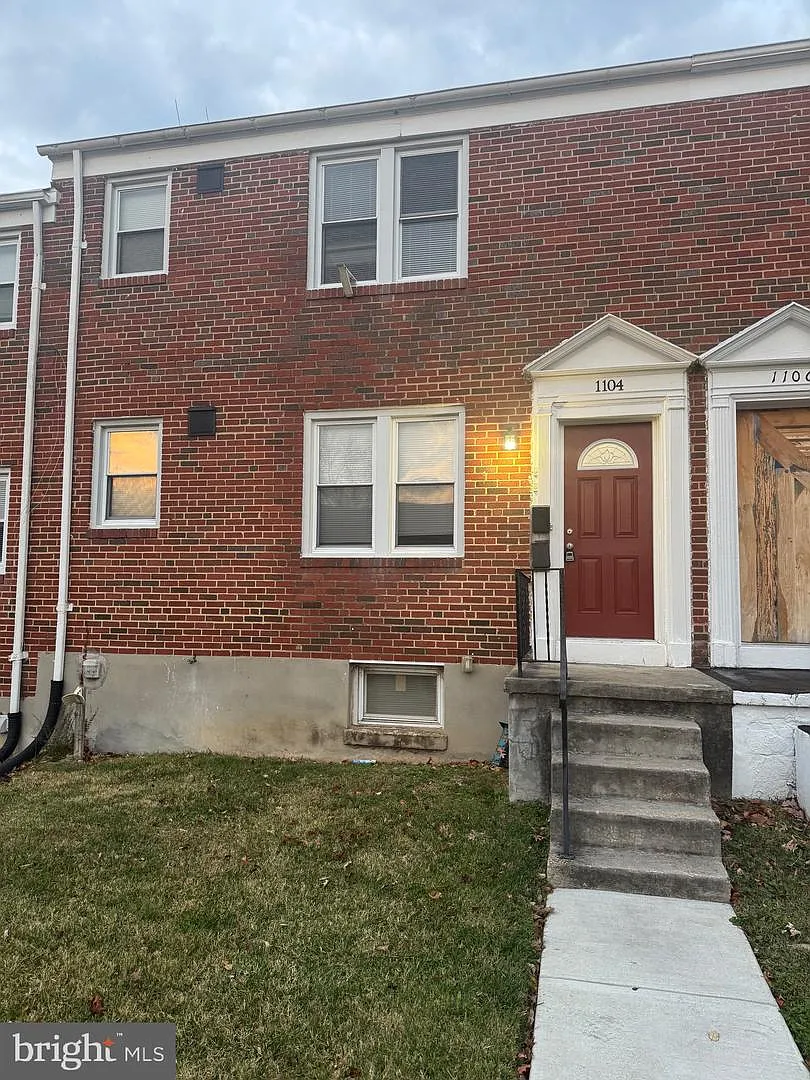 2 bed, 1.0 bath, 1098 sqft, $1,350 — Photo 2