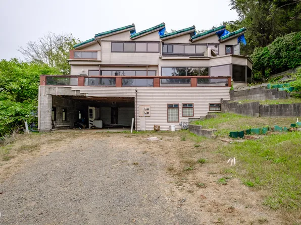 415 NW 54th Pl, Newport, OR 97365