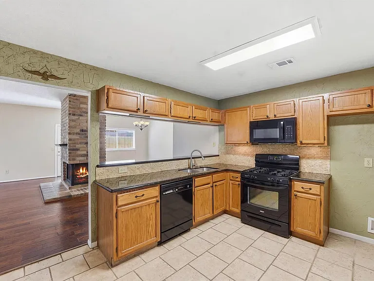 17219 Kettle Creek Dr — Photo 10